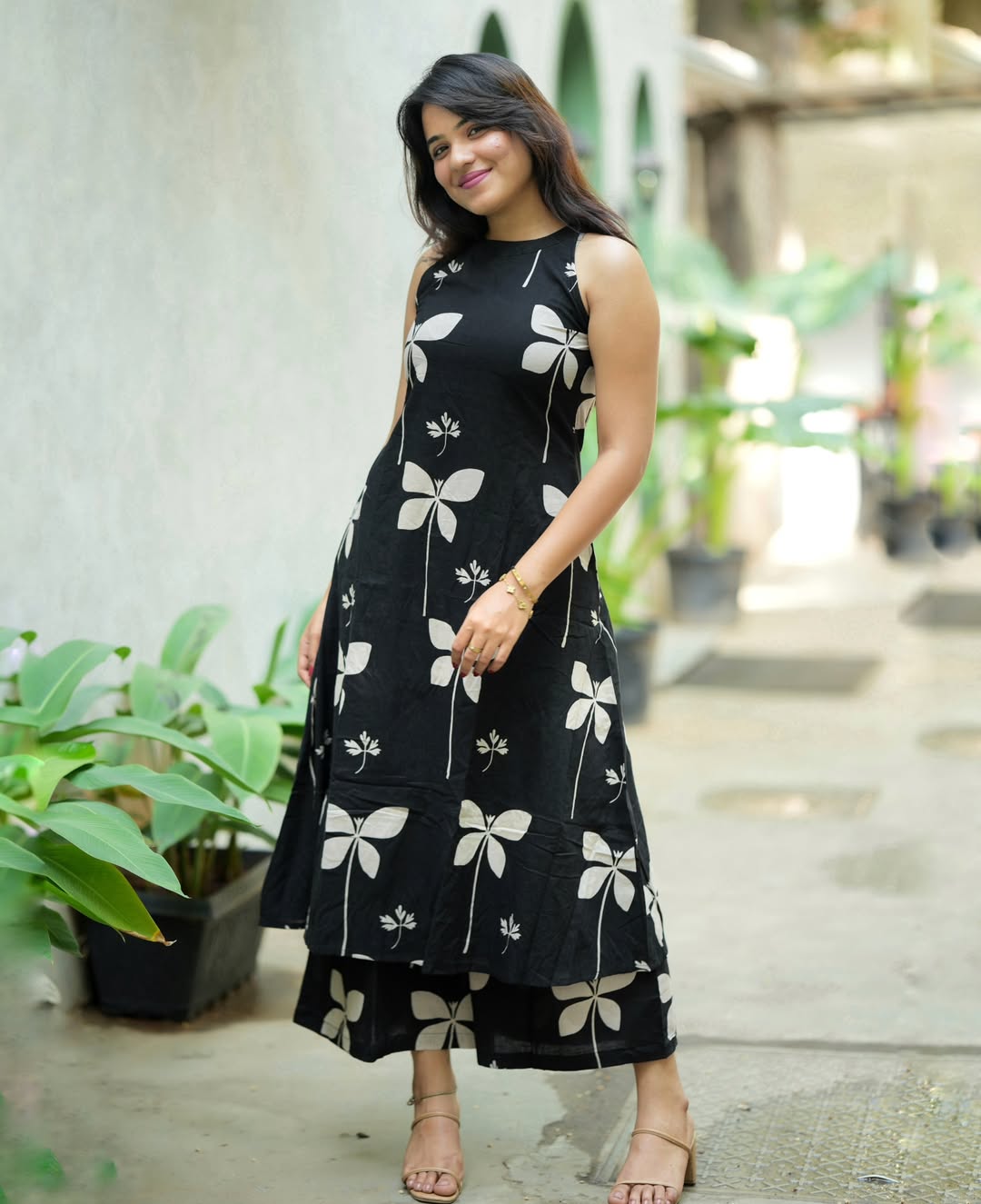 black and white floral printed sleeveless A-line kurta and palazzo set