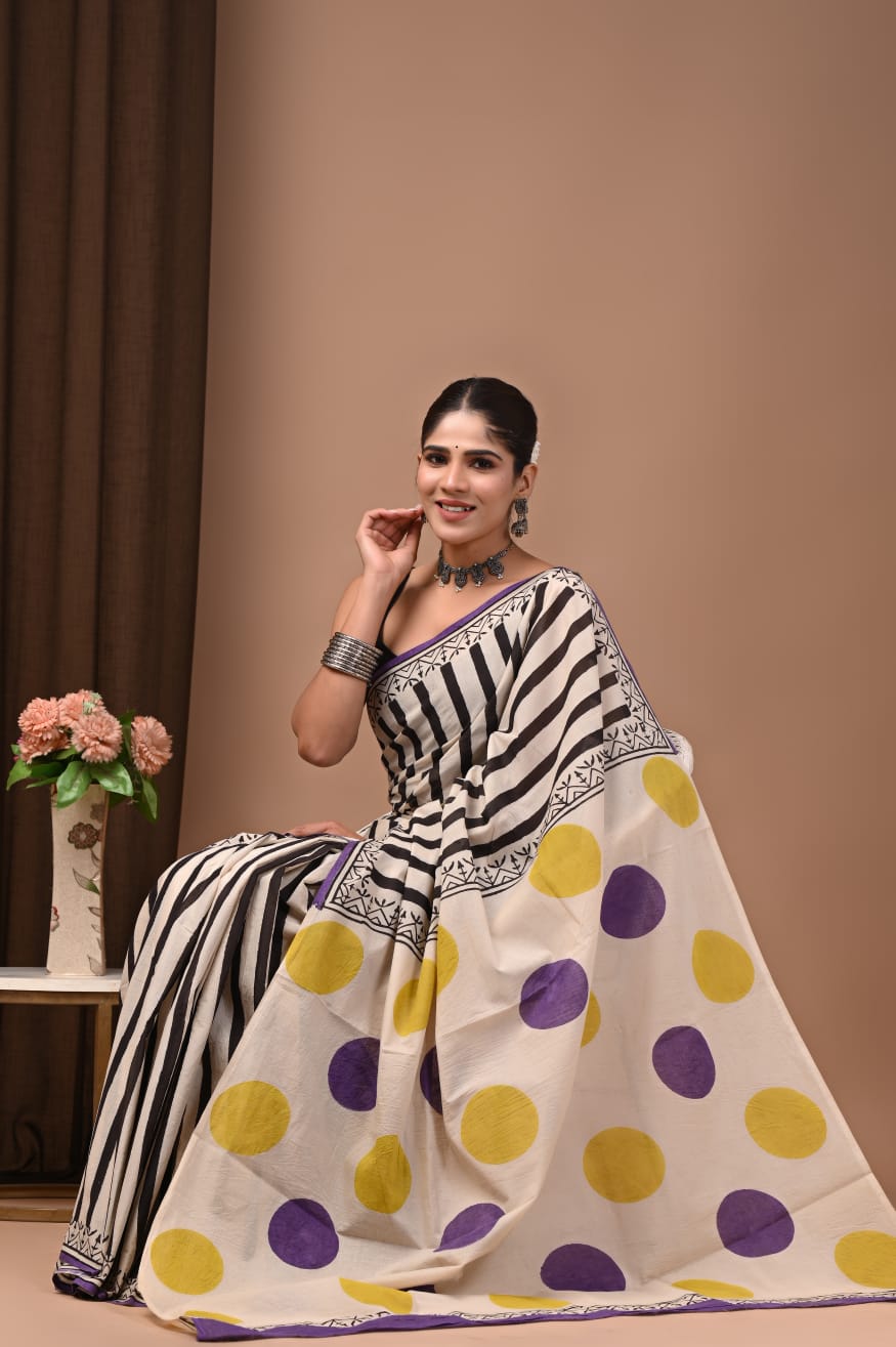 Block-detailed mul cotton saree with stylish essence.