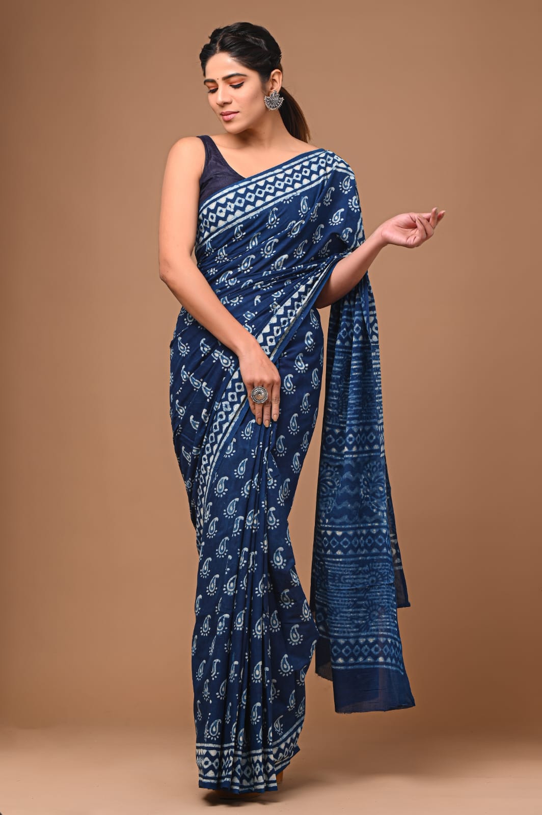 Pure cotton mul saree, timeless block print beauty.