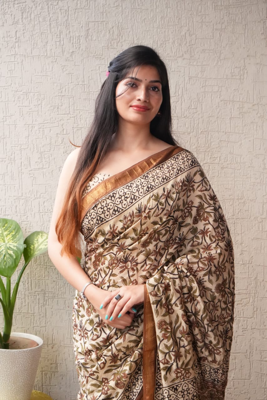 Classic Handloom Maheshwari Saree with Blouse Piece