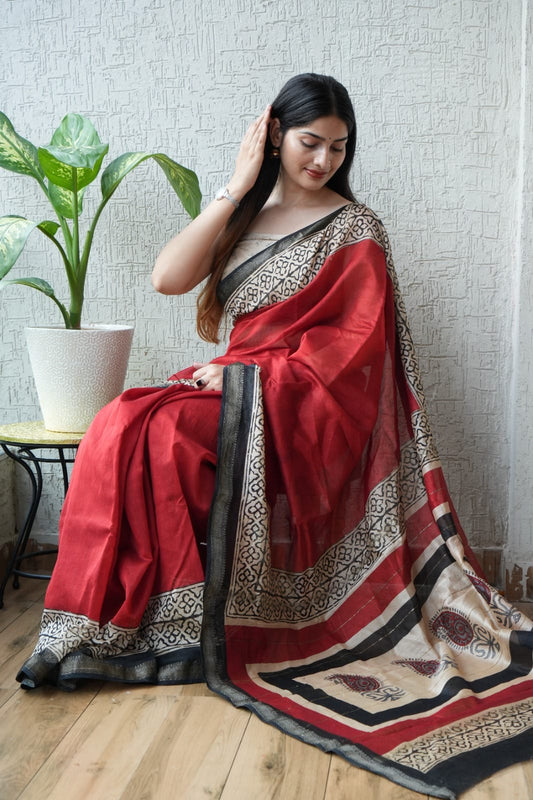 Traditional Maheshwari Saree with Zari Weaving