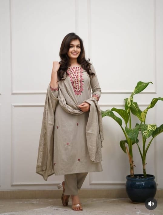 heavy dupatta kurti pant set with dupatta