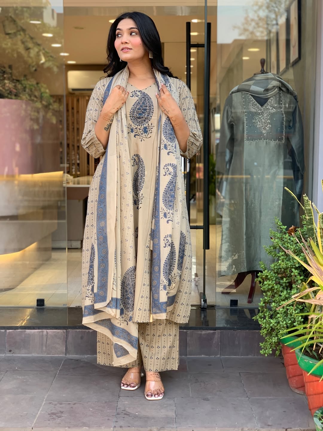 New straight kurta 3 pcs set with new style in machin  print