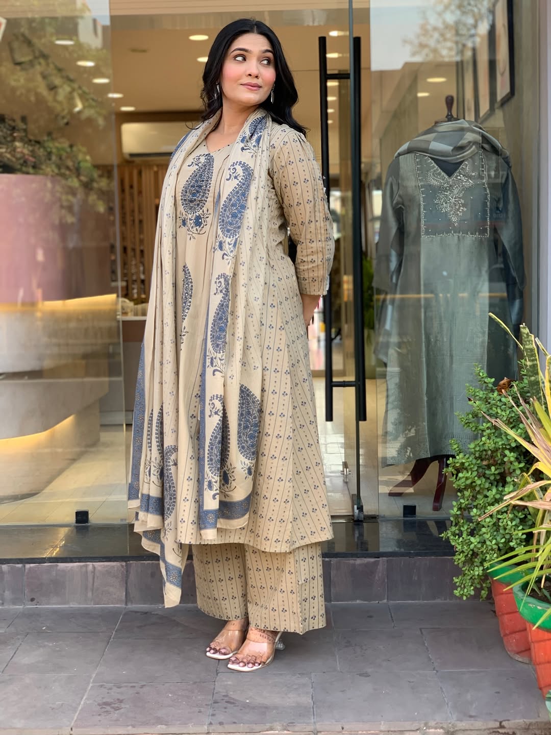 New straight kurta 3 pcs set with new style in machin  print