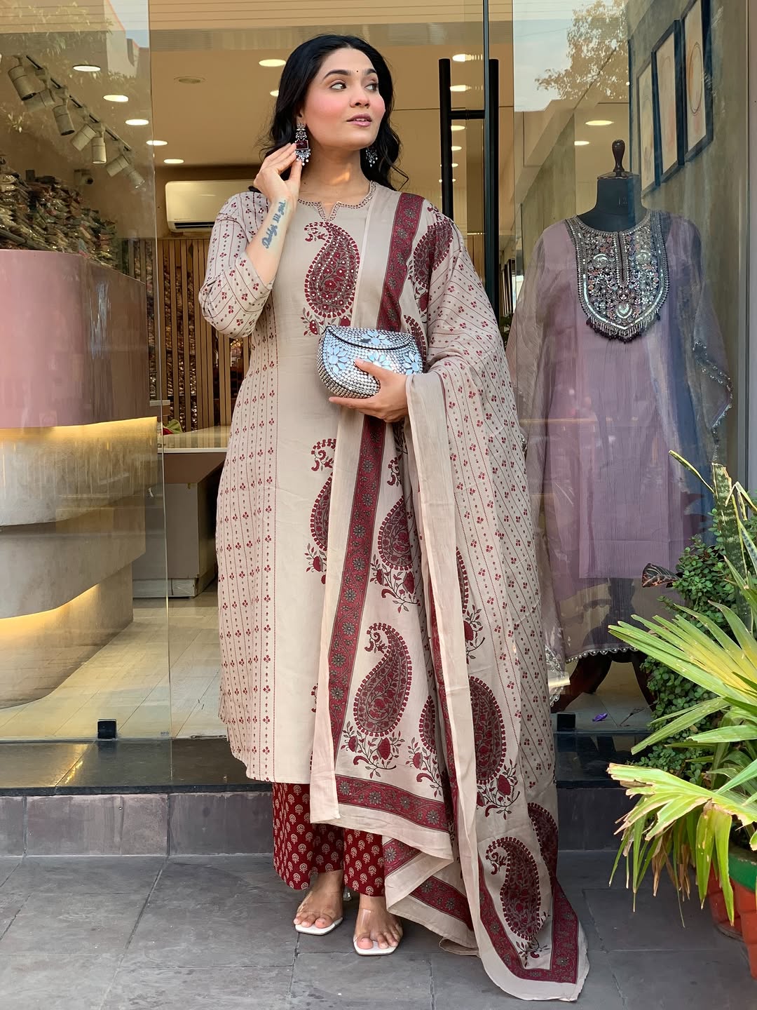 New straight kurta 3 pcs set with new style in machin  print